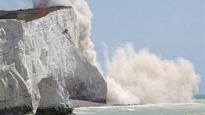 بالصور.. سياح يخاطرون بحياتهم بسبب «سيلفي»