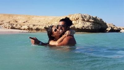 قبلة مي عمر لمحمد سامي تشعل «إنستجرام»