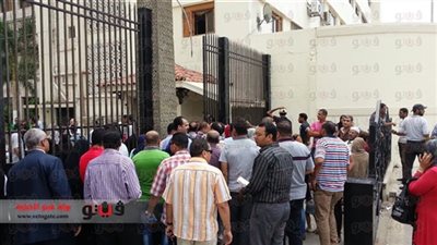 وقفة احتجاجية لأولياء الأمور أمام المجمع التعليمي.. بالإسماعيلية