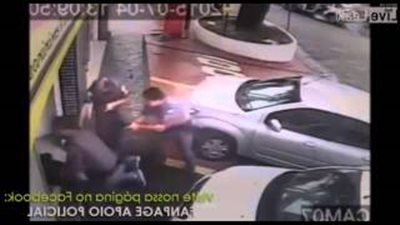 بالفيديو.. سرعة استجابة الشرطة للإمساك بـ«حرامي» في البرازيل