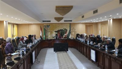 5 توصيات نتيجة اجتماع محافظ الفيوم مع أعضاء المجلس الإقليمي للسكان