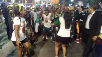 وصلة رقص لفتيات مدغشقر بشوارع الإسكندرية (صور)