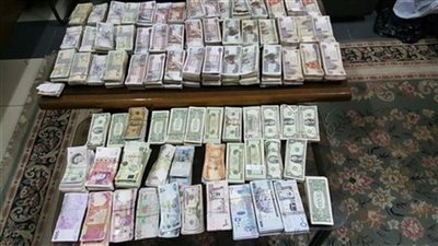 التحقيق مع شخصين لاتجارهما بالنقد الأجنبي خارج السوق المصرفية بالنزهة