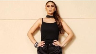 مي سليم تخطف الأنظار بالأسود في جلسة تصوير جديدة