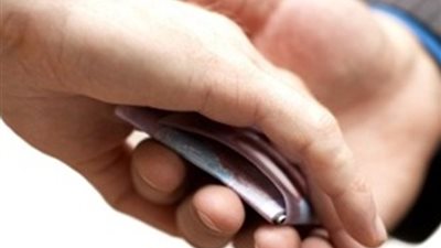 ضبط موظف بمرور الحدائق أثناء تقاضيه رشوة من سكرتير نيابة