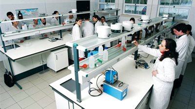 الأبحاث العلمية تنتظر التطبيق.. صقر: التسويق من مراكز نقل التكنولوجيا.. شعلان: إصدار قانون لربط الصناعة بالأبحاث.. الناظر: وضع إستراتيجية واضحة لخروجها إلى النور