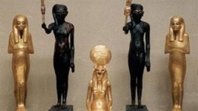 الكشف عن أكثر من ٤٥٠ قطعة أثرية للملك بسماتيك الأول بالمطرية