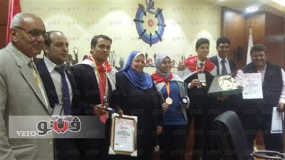 بالفيديو.. وزير التعليم العالي يكرم الفائزين بمعرض جنيف للابتكارات