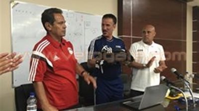 بالصور.. محمود سعد يكرم مدربي البراعم بدورة الـ«فيفا» بالهدف