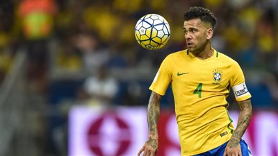 «ألفيس» يزور معسكر البرازيل قبل مواجهة صربيا بكأس العالم