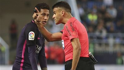 نيمار مهدد بالغياب عن الكلاسيكو بسبب الكارت الأحمر