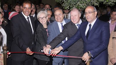 فتحي عبد الوهاب وجلين مايلز يفتتحان معرض «صور مصرية بعيون أسترالية»