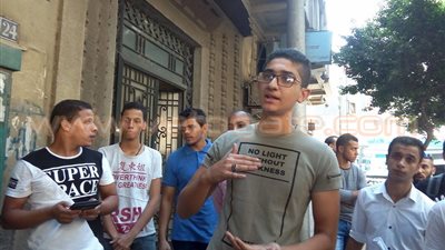 بالصور.. خريجو الدبلومات أمام الوزراء: «عايزين حقنا في دخول الكلية»