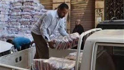 ضبط 800 كيلو سكر و113 عبوة زيت كريمات و870 فلتر سجائر بالغردقة