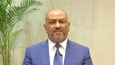 وزير الخارجية اليمني يعير الميكروفون الخاص به لنتنياهو بمؤتمر وارسو