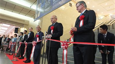 سفير مصر في اليابان يفتتح معرض «كليوباترا وملكات مصر»