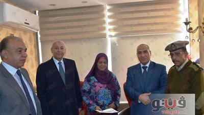 بالصور.. مديرية أمن أسوان تسلم شيكات المساعدات لأسر الشهداء