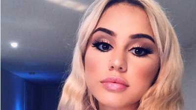 لحظة إلقاء فتاة مقعدا من الطابق الـ45 على طريق سريع (فيديو)