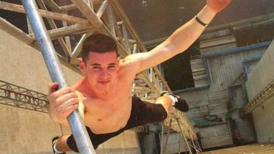 بالصور.. أقوى لقطات حبس الأنفاس لتهور السائحين