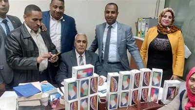 ضبط ١٨ هاتف آيفون بحوزة معتمر قادم من جدة