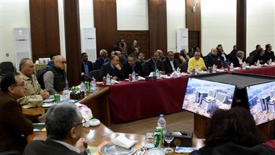 مدبولي يبدأ جولته في العاصمة الإدارية بتفقد مبني مجلس الوزراء | فيديو وصور