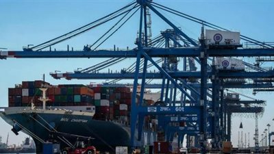 وصول ألف طن حجارة ردم مواسير الغاز لميناء دمياط