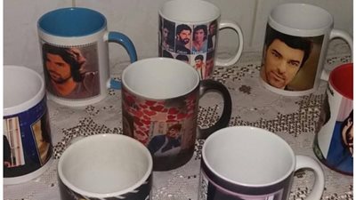 شاهد ماذا فعلت معجبات نجم تركي وسيم للتعبير عن حبهم له (صور)