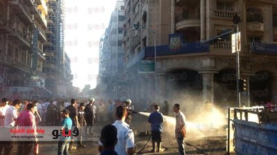 بالصور.. عناصر الإرهابية يشعلون إطارات السيارات بشارع الجمهورية في بورسعيد