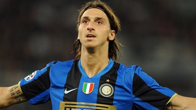 إبراهيموفيتش يجدد عقده مع باريس سان جيرمان