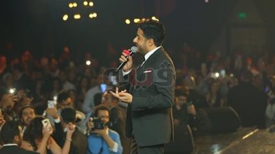 محمد حماقي يتألق في حفل «كامل العدد» بعيد الحب (فيديو وصور)