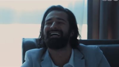 تعرف على هدية أحمد حاتم لخطيبته في «الفالنتين» (فيديو)