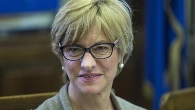 وزيرة الدفاع الإيطالية تزور العراق لبحث أزمة سد الموصل