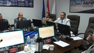 مجلس جامعة أسوان يناقش أعمال الإنشاءات بمقر الحرم بصحاري (صور)