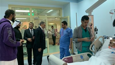 القوى العاملة تتابع أحوال المصريين المرضى في الرياض (صور)