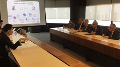 قابيل يلتقي رئيس هيئة التنمية الاقتصادية السنغافورية