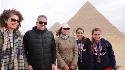 وزير الآثار يشارك في ماراثون الأهرامات (صور)