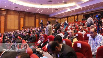 توافد المواطنين على أكاديمية الشرطة قبل إعلان نتيجة قرعة الحج