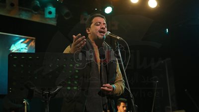 «الهلباوي» يبدع في سهرة غنائية بساقية الصاوي (صور)