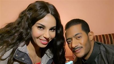 نسرين أمين تدخل تحدي العشر سنوات بصورها مع محمد رمضان