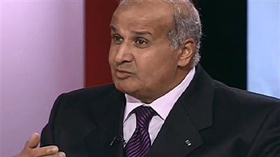 خبير إستراتيجي يطالب الشعب بمساعدة أبنائه في الجيش والشرطة