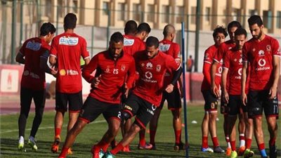 محاضرة فيديو للاعبي الأهلي في معسكر مباراة الإنتاج