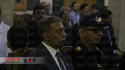 بالفيديو والصور.. وصول مدير أمن القاهرة لعزاء شهيد 