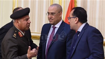 مدبولي في أول اجتماع مع وزير الإسكان الجديد: مرحبا بأخي وزميلي (صور)