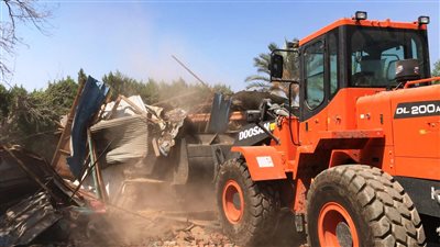 تنفيذ 17 قرار إزالة تعديات بمركز إدفو في أسوان