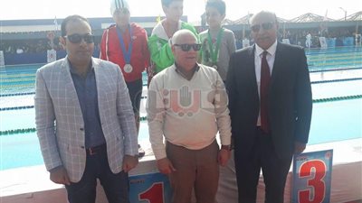 إطلاق إشارة بدء بطولة بورسعيد والقناة للسباحة (صور)