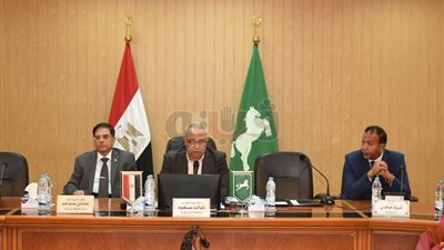 محافظ الشرقية يؤكد ضرورة توقيع المسئولين على الأوراق بالاسم الثلاثي