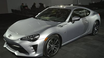 جيسي آدامز يحقق رقما قياسيا جديدا في سباق الانجراف بالسيارة