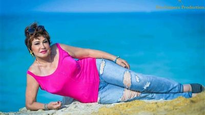 لبلبة تخضع لجلسة تصوير ببنطال ممزق (صور)