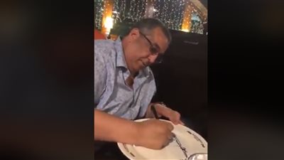 مصري ينتحل شخصية رئيس وزراء مصر داخل مطعم بروسيا (فيديو)