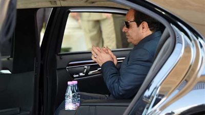 بالصور.. السيارات المصفحة.. درع الرؤساء.. أوباما يتحصن بـ«كاديلاك DTS» تتصدى لـ«الصواريخ».. و«بوتين» بـ«زيل ليموزين» ضد الأسلحة النووية.. والسيسي يستقل «مر